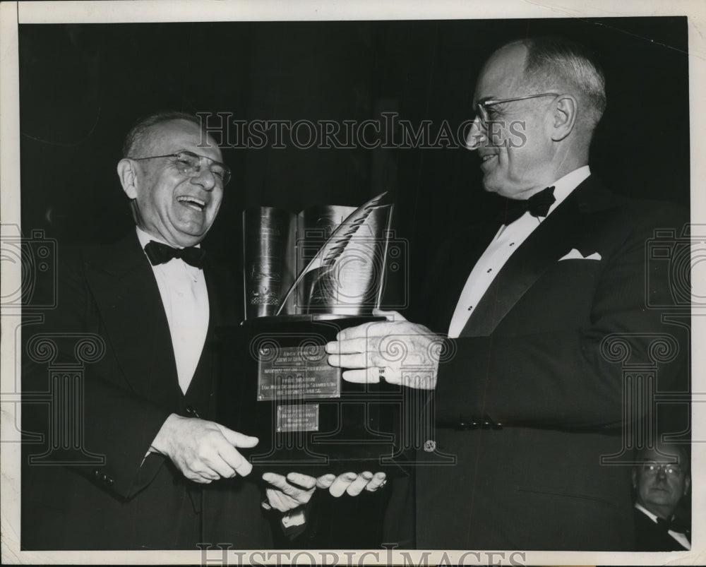 1951 Press Photo President Truman awards Silver Quill award to Paul Wooton-Historic Images