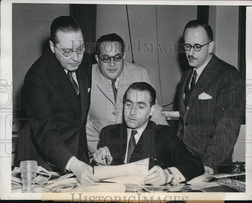 1944 Press Photo Latin American Journalists Tour US In New York City - Historic Images