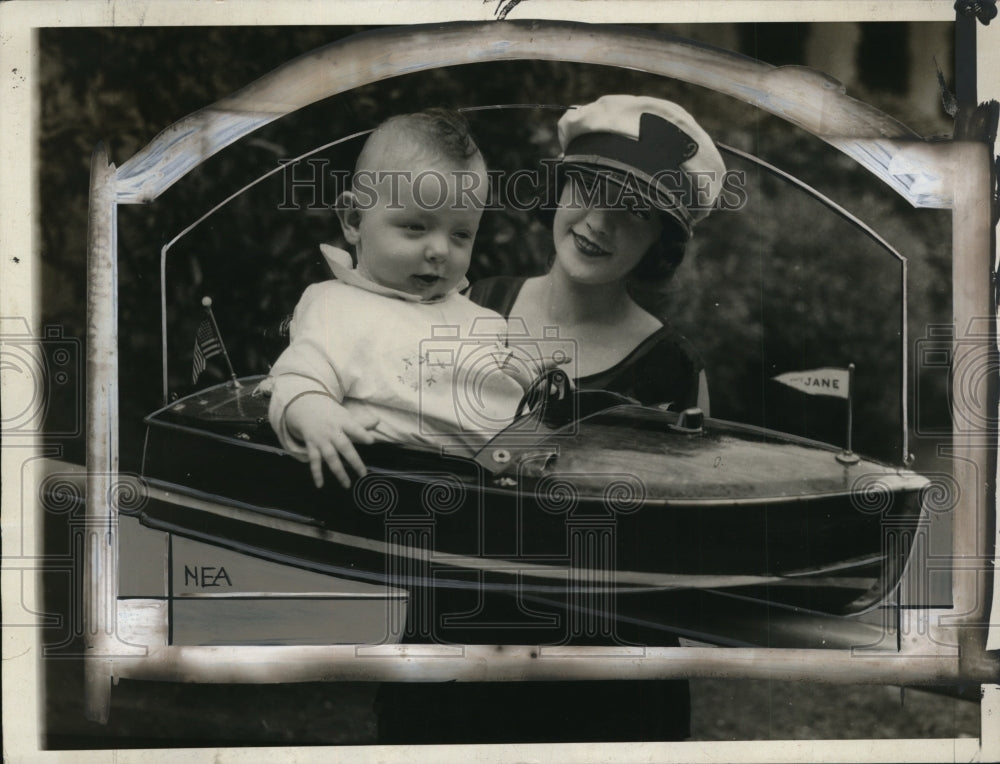 1930 Press Photo Mrs. Grier Holding Jack Grier In His Small Boat - Historic Images