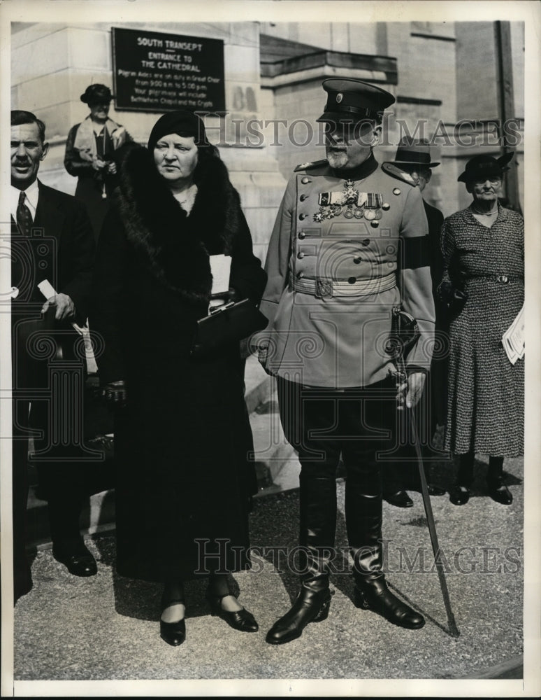 1934 Press Photo Capt Gordon Gordon Smith Wife Attend Funeral King Alexander