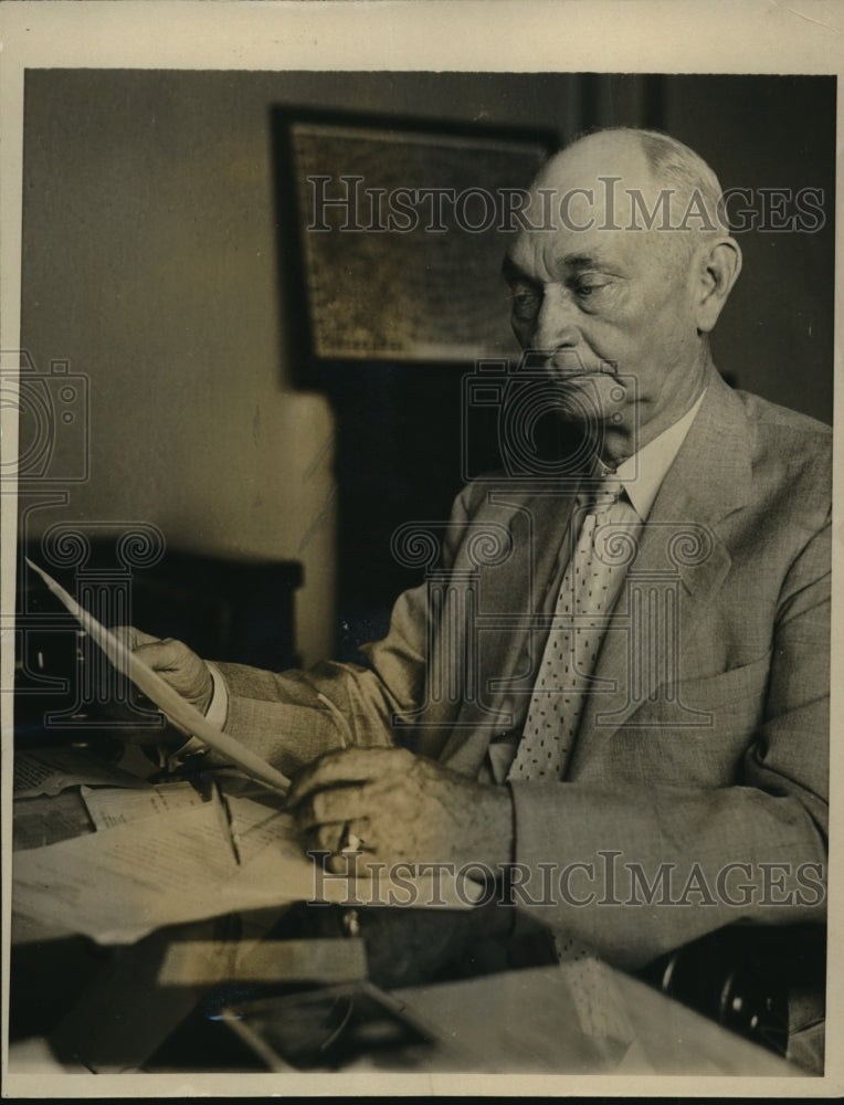 1928 Press Photo South Trimble As He Puzzled Over The Relief Bill - Historic Images