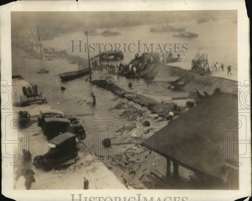 Press Photo Scene At The Port After The Storm - Historic Images