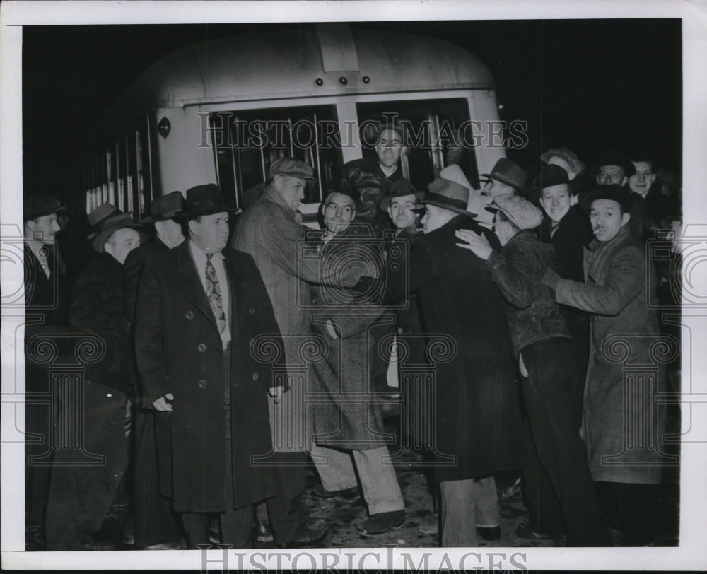 1945 Press Photo Picketers Placing Road Block at Ford Motor Co., Windsor Canada-Historic Images