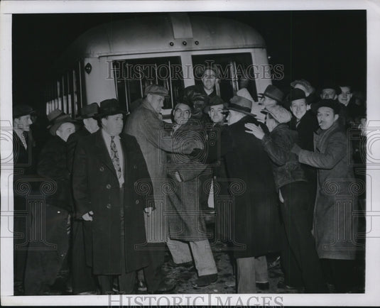 1945 Press Photo Picketers Placing Road Block at Ford Motor Co., Windsor Canada-Historic Images