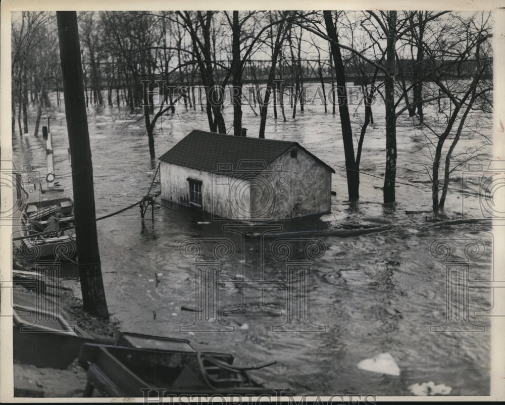 1936 Press Photo Flood water rise on the Trenton Yardley Road at Yardley Road-Historic Images