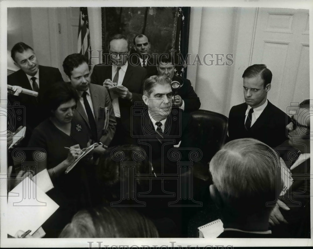 1968 Franklin B. Lincoln Jr. Talking to Reporters in Washington DC - Historic Images