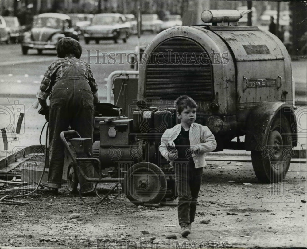 1966 Press Photo German Boy Playing While Mother Works at Construction Site - Historic Images