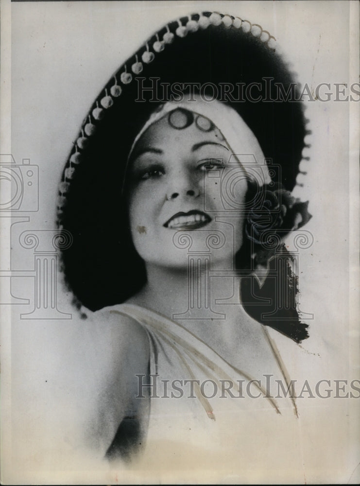 1935 Press Photo Portia Porter of Texas Living in Mexico Trains for Bullfighting - Historic Images