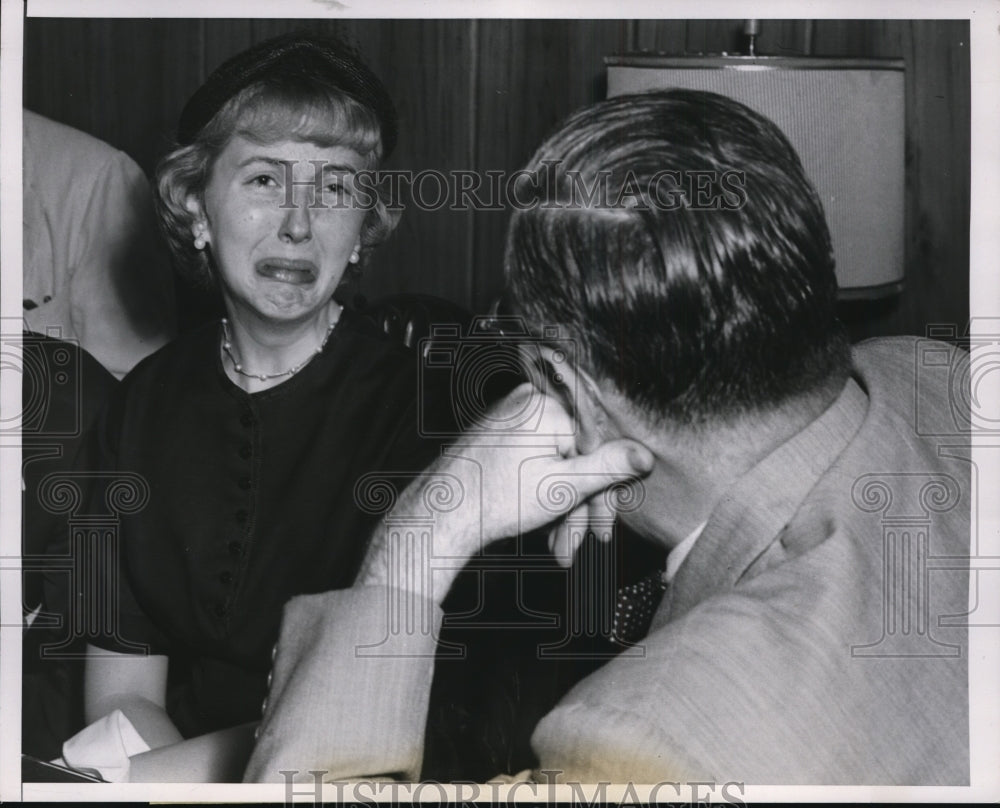 1954 Press Photo Maureen Ragen questioned for Montgomery Ward Throne slaying - Historic Images