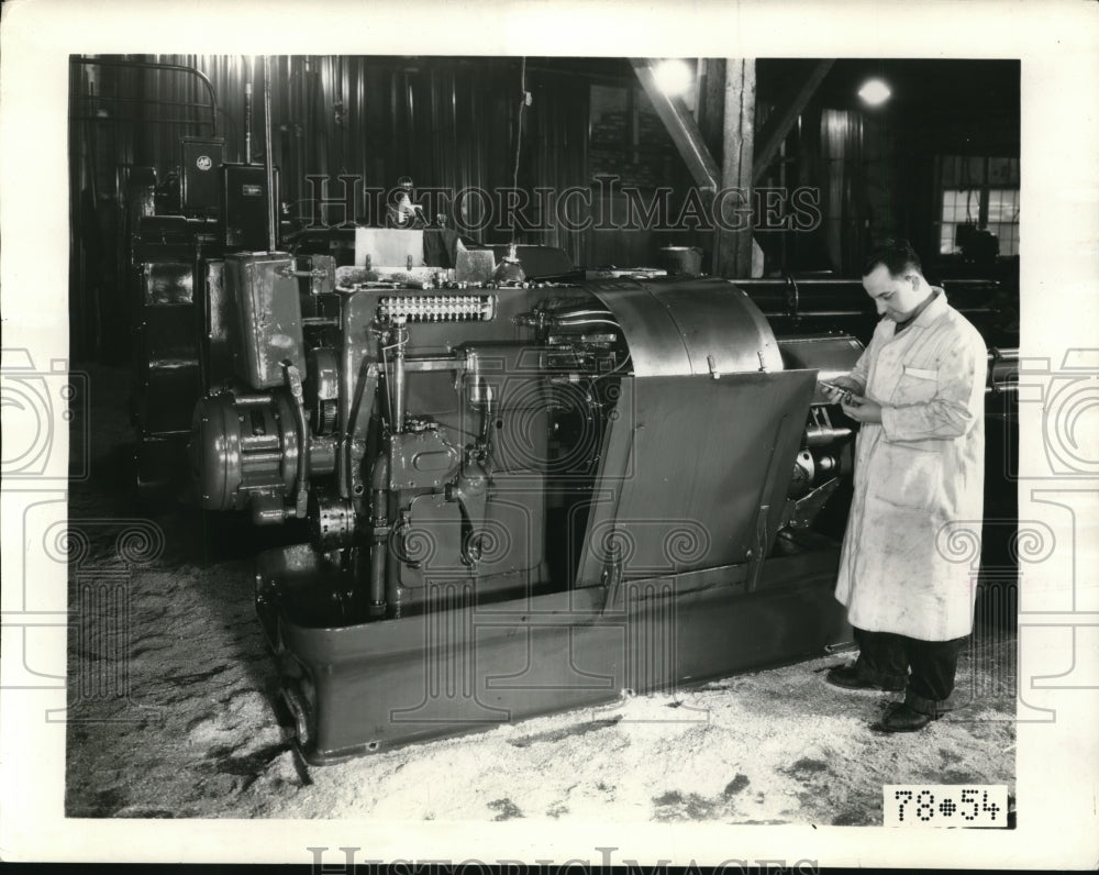 1936 Press Photo Nat&#39;l ACME Machines make gas line connections in Weatherhead - Historic Images