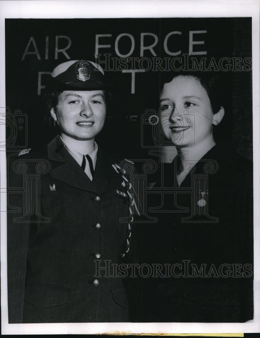 1959 Press Photo Illinois Air Force ROTC Students Barbara Wilford & Lois Neslte-Historic Images