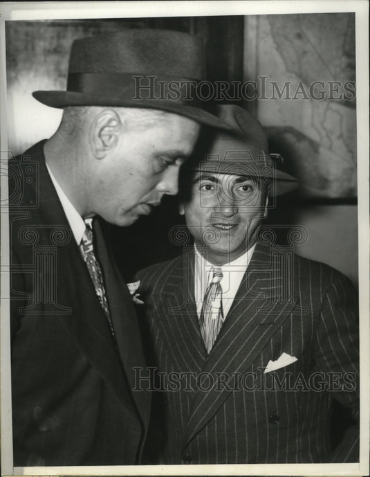 1938 Press Photo Martin Snyder & Detective Lt JR Stevens Hollywood Precinct - Historic Images