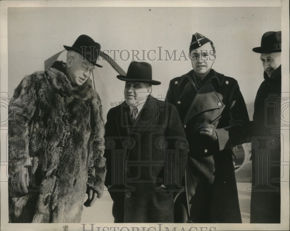 1941 Press Photo Mayor Fiorello LaGuardia at St. Hubert Airport, Canada-Historic Images