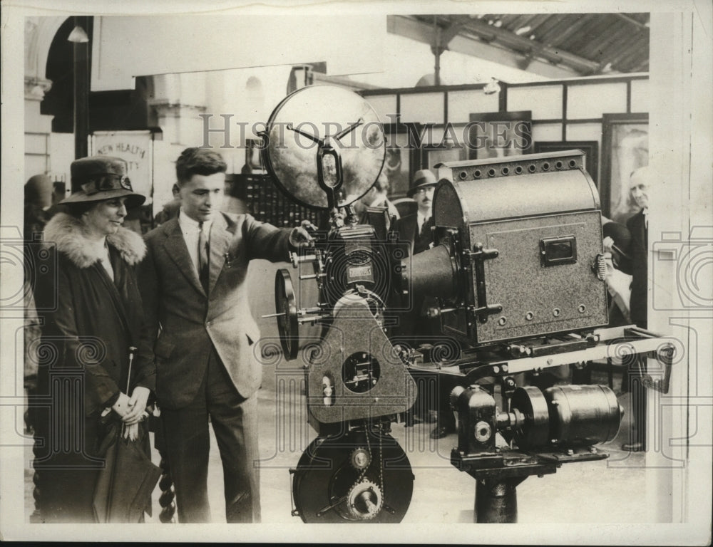 1931 Duchess of Atholl Visits Imperial Institute in London, England - Historic Images