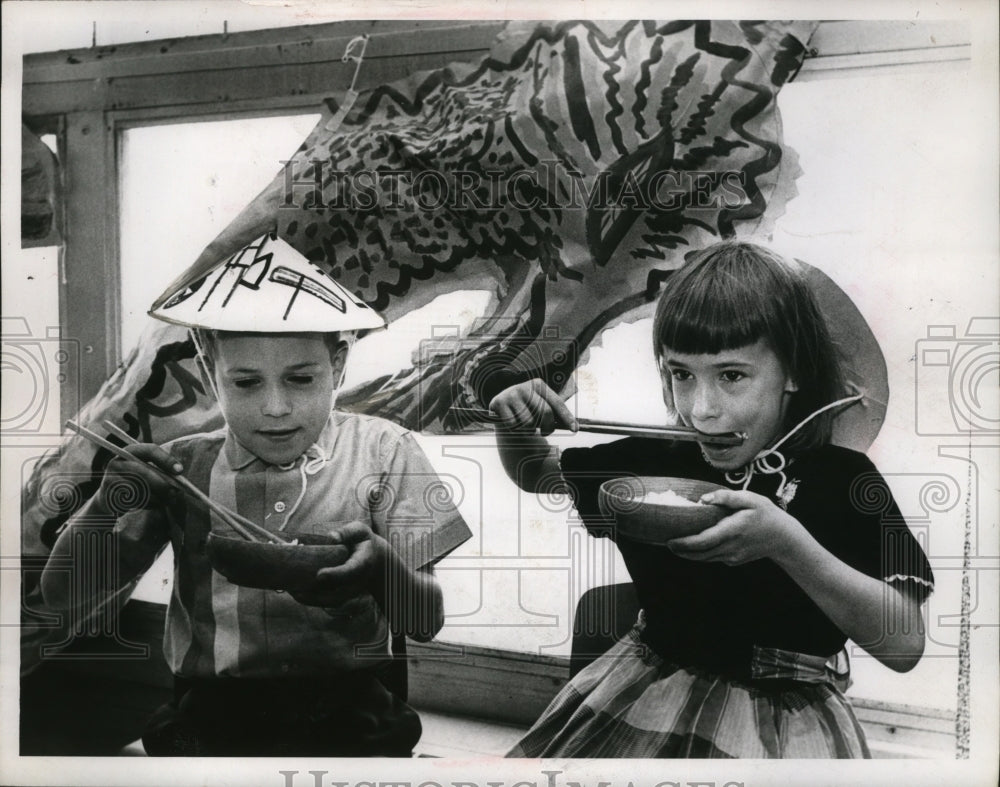 1964 Press Photo Ernest Halks and Caroline Whitmere in Wickliffe School - Historic Images