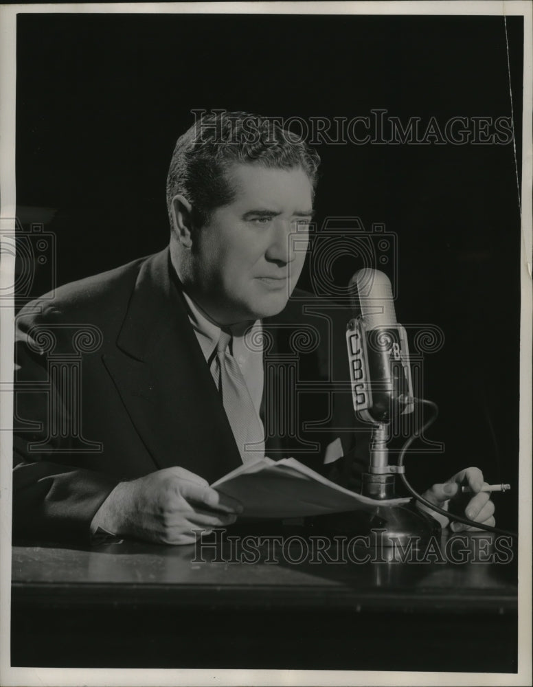 1945 Press Photo Quetin Reynolds, CBS Radio War Correspondent - ney17790-Historic Images
