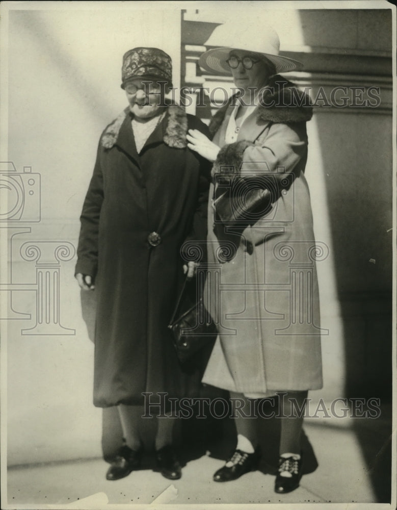1930 Press Photo Mother of Prisoner Thomas Mooney & Nurse in San Francisco-Historic Images