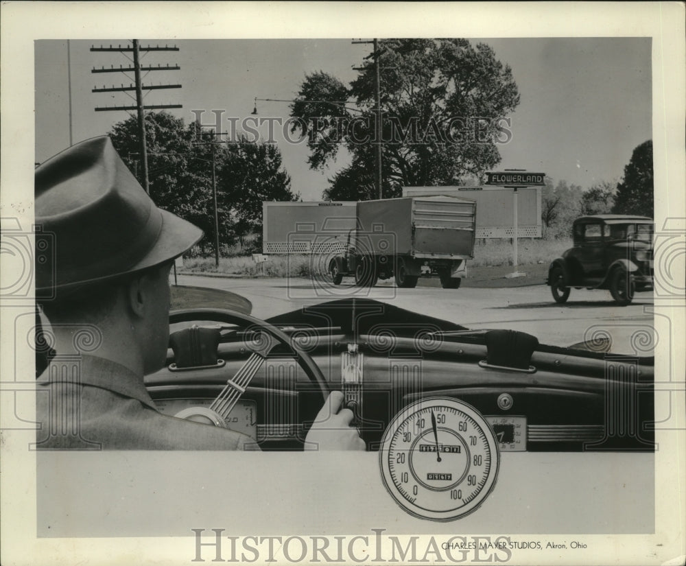1939 Press Photo Safety Engineer Clocking Truck Driver in Intersection-Historic Images