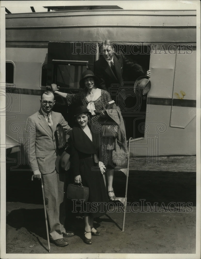 1931 Press Photo NBC Stars Arriving for Washington D.C. Radio Electric Show - Historic Images