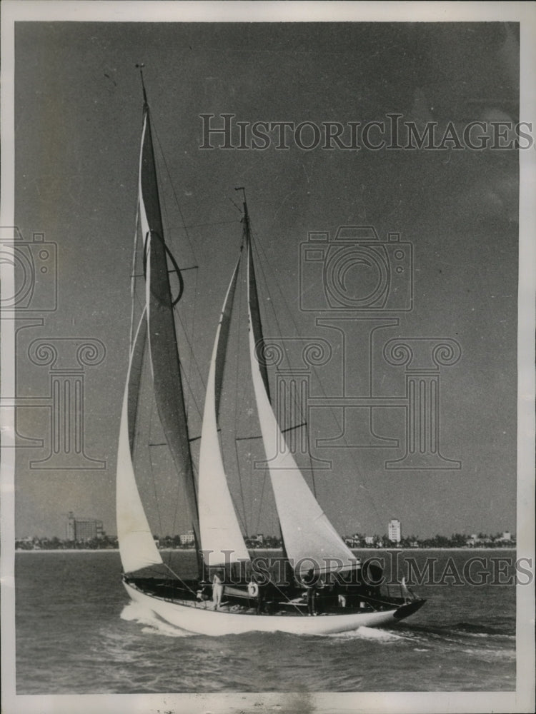 1935 Racing Yacht "Winsome Too" of Harkness Edwards  - Historic Images