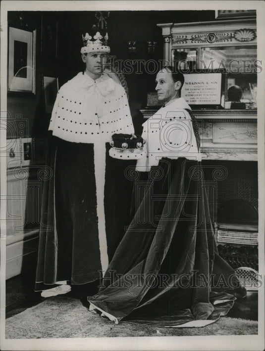 1937 Press Photo Royal Coronation Robes for King George VI, Queen Elizabeth - Historic Images