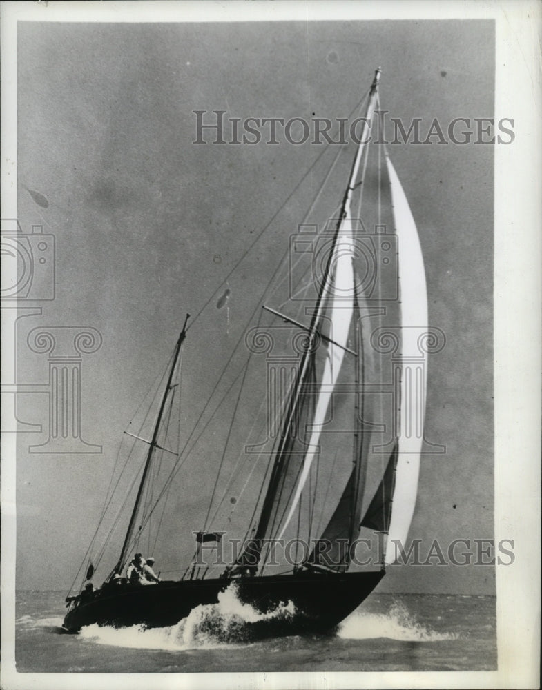 1941 Racing Yawl Sailboat &quot;Waukeva&quot; of Harkness Edward  - Historic Images