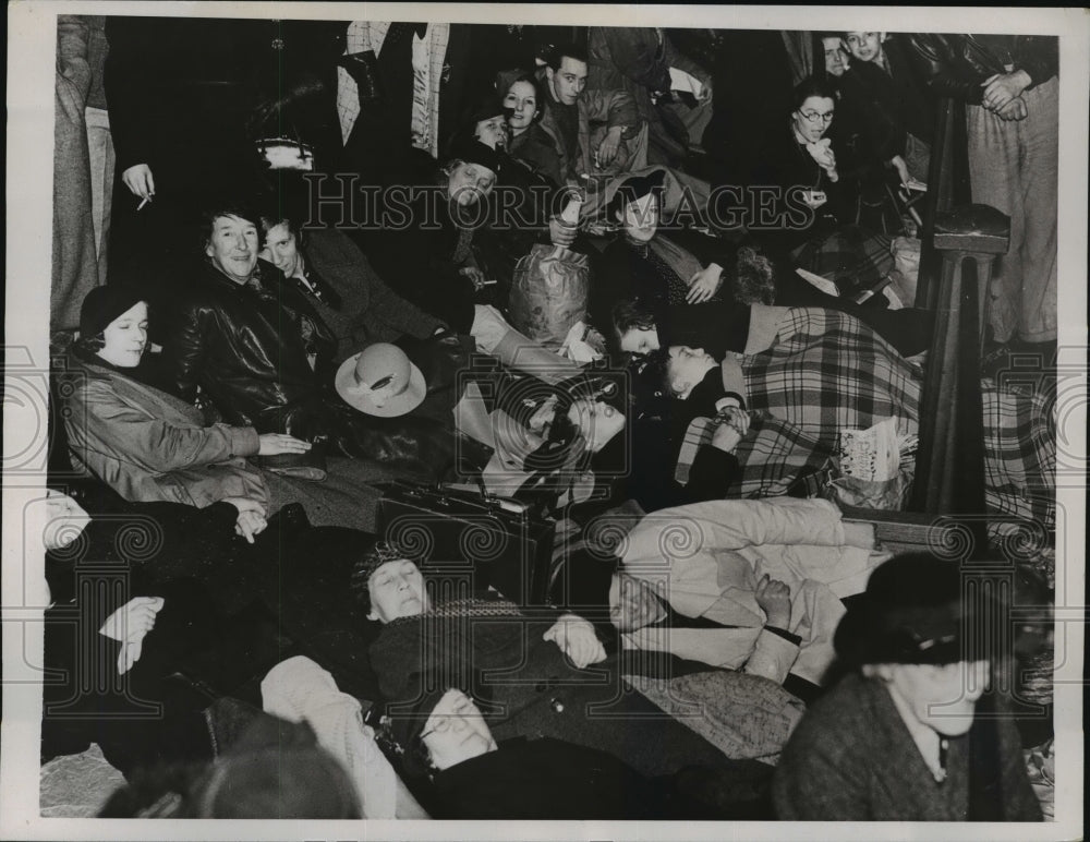 1937 Crowds for Royal Coronation Procession in Hyde Park, London - Historic Images