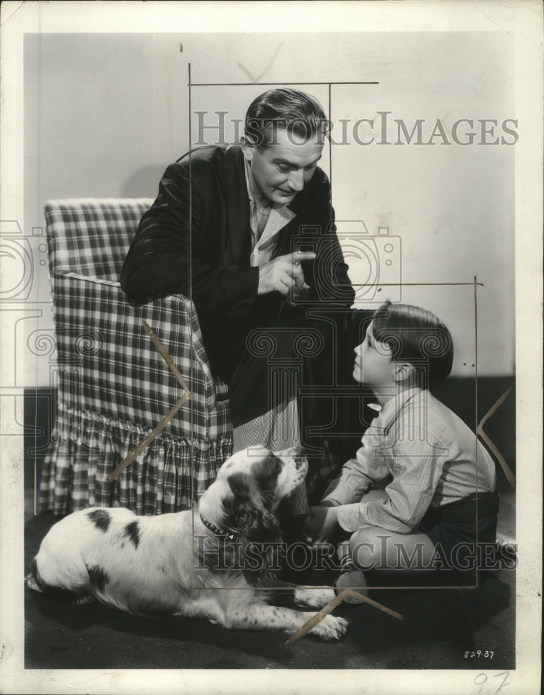 1935 Press Photo Paul Luka, David Jack Holt with famous screen dog &quot;Flush&quot;-Historic Images