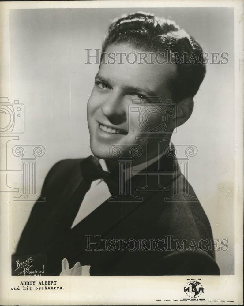 1953 Press Photo Abbey Albert Orchestra Leader at Hotel Stateler, Boston - Historic Images