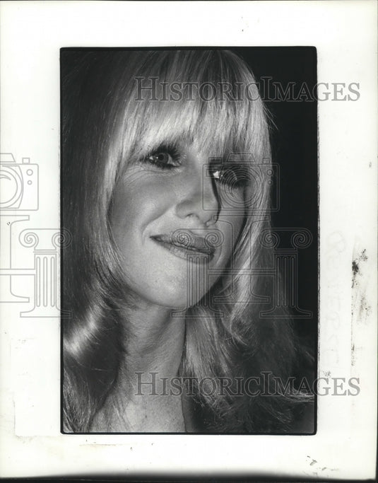 1981 Press Photo Interview with Suzanne Somers at Flint Auditorium in Michigan - Historic Images