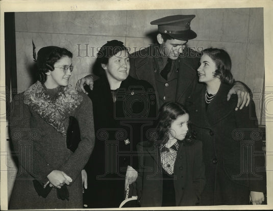 1940 Elizabeth Henry, Mrs OA Henry, Pvt Alfred Henry & Norma Steffen - Historic Images