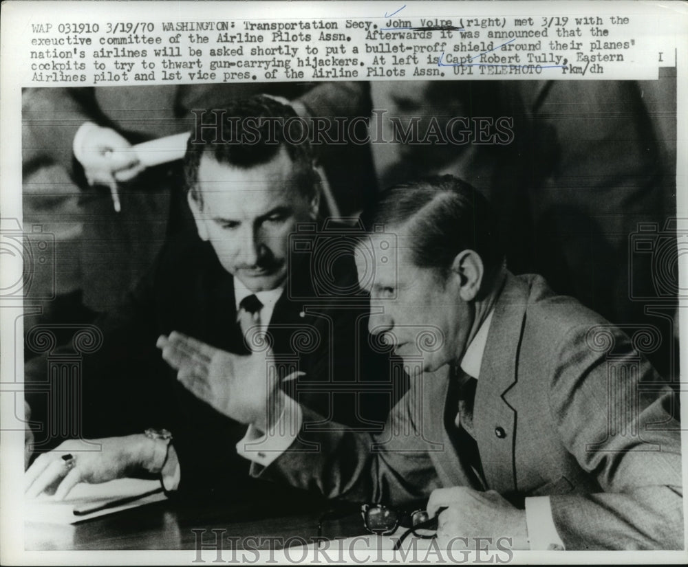 1970 Press Photo Transportation Secy. John Volpe and Capt. Robert Tully - Historic Images