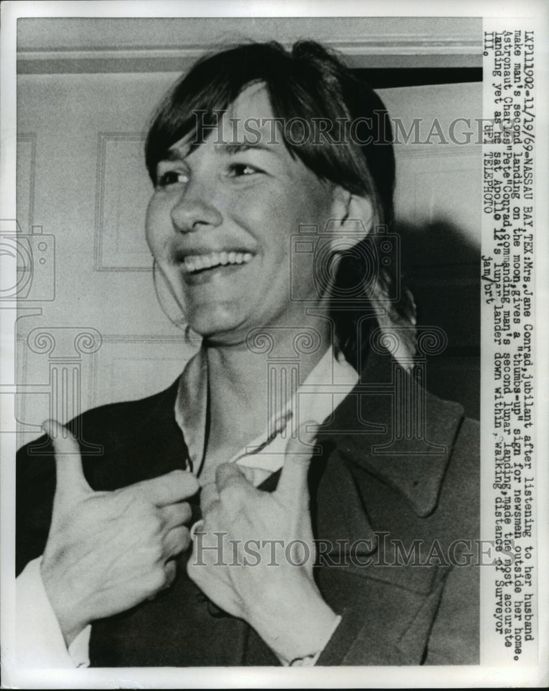 1969 Press Photo Jane Conrad Jubilant After Hearing Husband Made Moon Landing-Historic Images