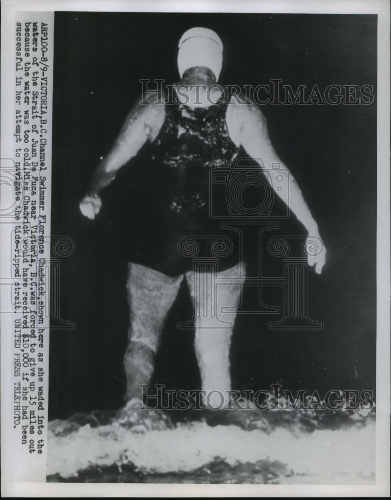 1954 Channel Swimmer Florence Chadwick Shown Wading Into Wates - Historic Images