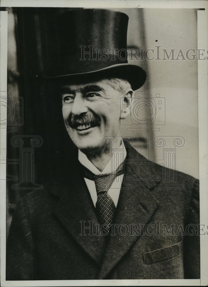 1935 Press Photo Neville Chamberlain Leaving London Home for House of Commons-Historic Images