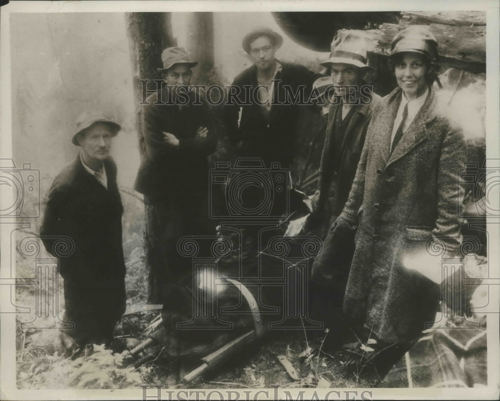 1934 Press Photo Rescue Party Surrounds Stretcher Bearing Pilot Ben Redfield-Historic Images