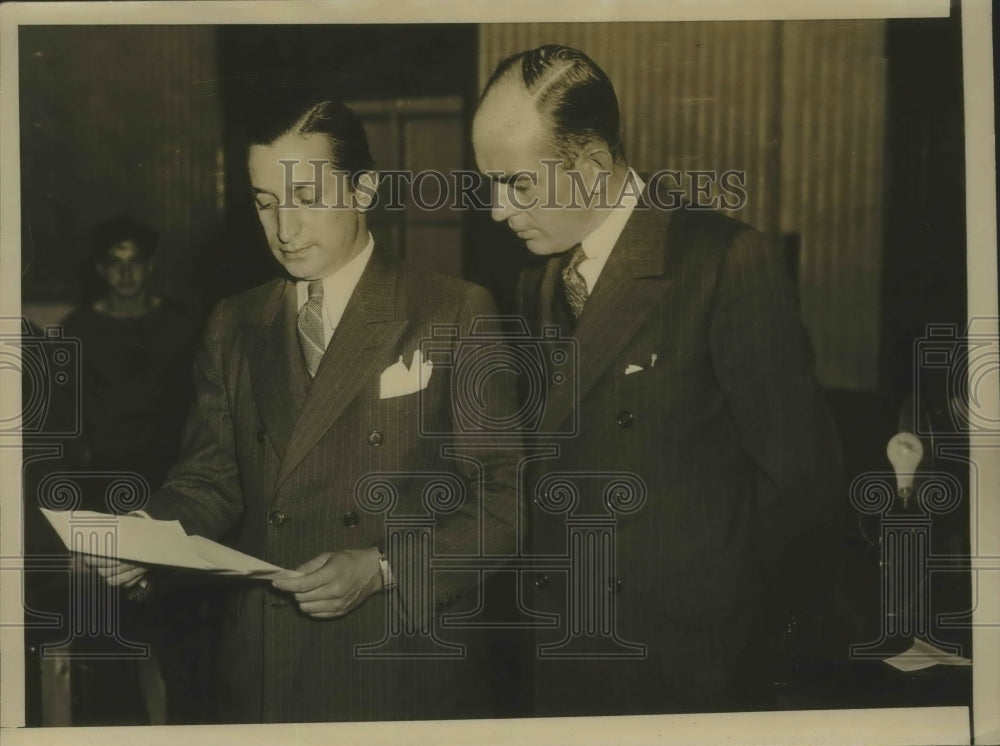 1934 Press Photo David Wilentz &amp; Anthony M Mauck Pictured with Murder Indictment-Historic Images