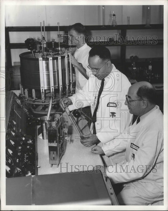 1956 Pathologists Investigate Cause & Effects of Disease  - Historic Images