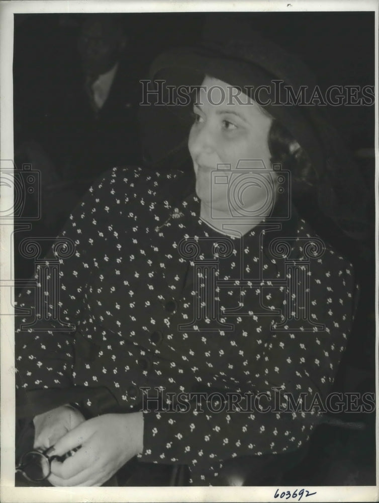 1941 Press Photo Agnes Yarrow Questioned by Police Exposed Ring Trafficking Baby - Historic Images