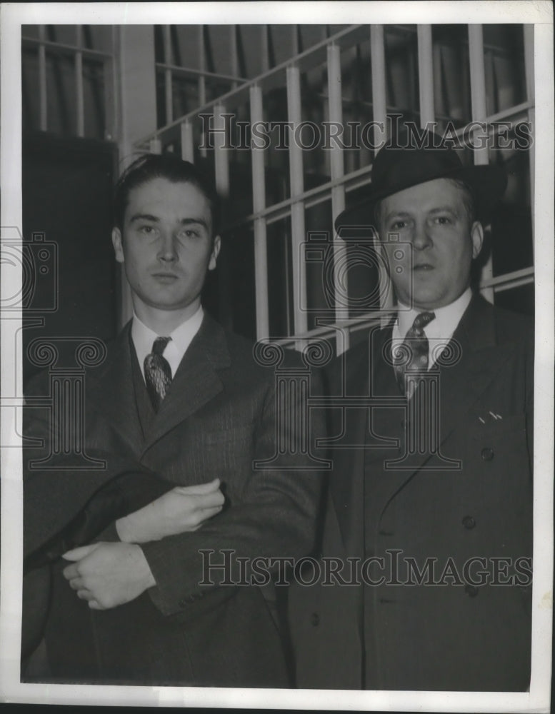 1942 Press Photo George W Welch, Jr &amp; W.J. Delahunty After Jailed for Murder - Historic Images