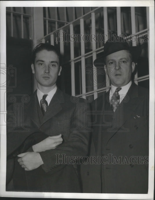 1942 Press Photo George W Welch, Jr & W.J. Delahunty After Jailed for Murder - Historic Images