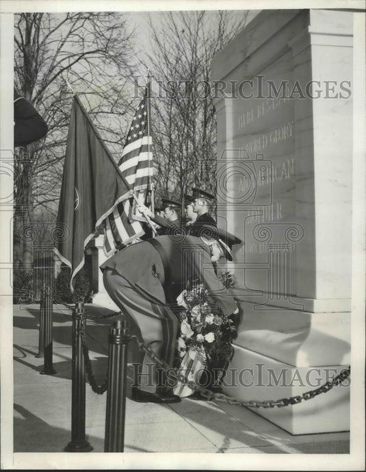 1946 Cesar Osino Brazilian Chief of Staff Visits Tomb of Soldier - Historic Images