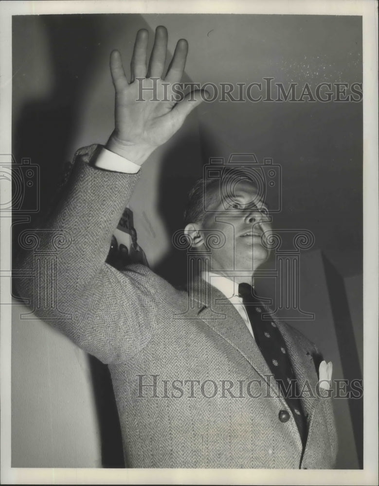 1951 Press Photo Eric Johnson Indicates Long-Term Price Control Policy - Historic Images