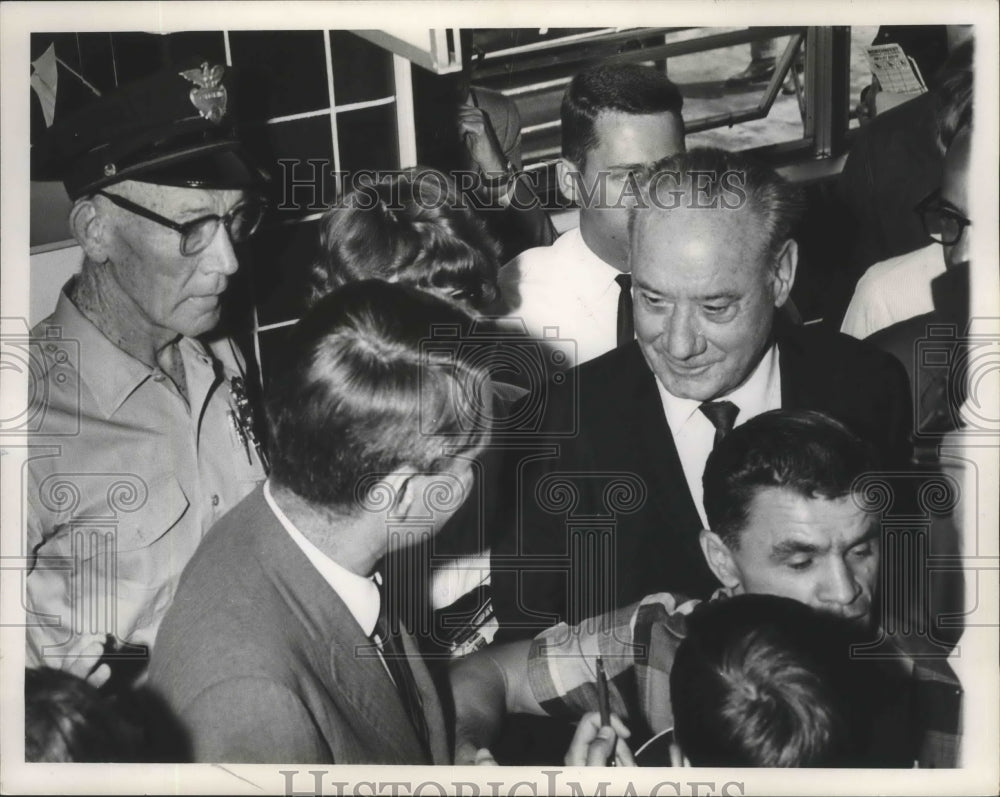 1964 Press Photo Robert F Kennedy Talks To Ray T Miller at Airport - Historic Images