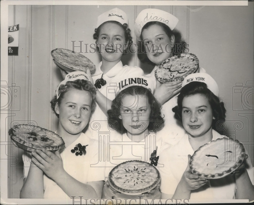 1940 Press Photo Nations Best Cherry Pie Makers Winner Nina McLaren in Chicago - Historic Images