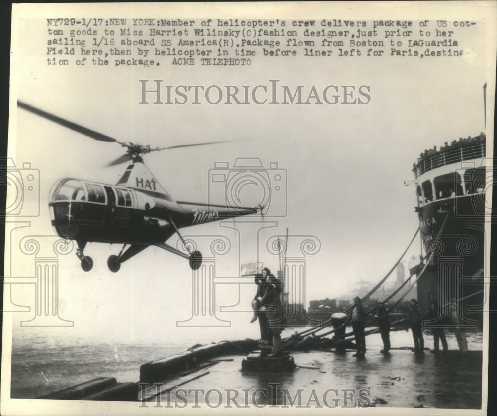 1947 Press Photo Helicopter Crew Delivers Package to SS America - Historic Images