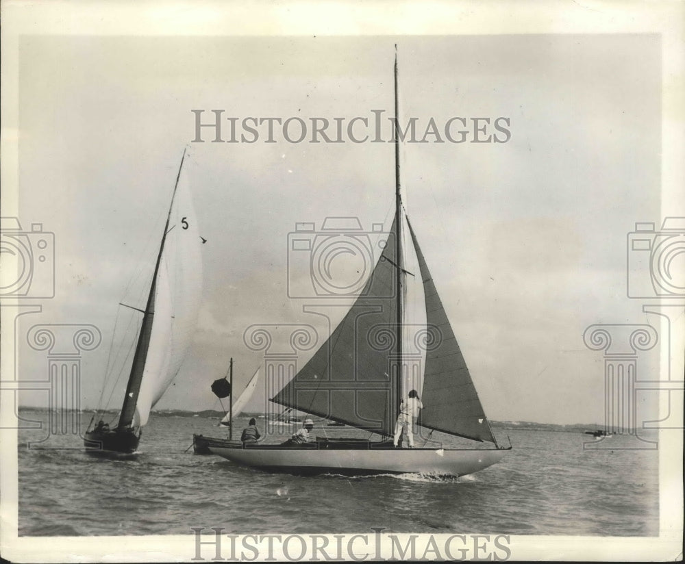 1932 Press Photo Canvassack & Cardinal in 4th Rae The Bermuda Sloops-Historic Images