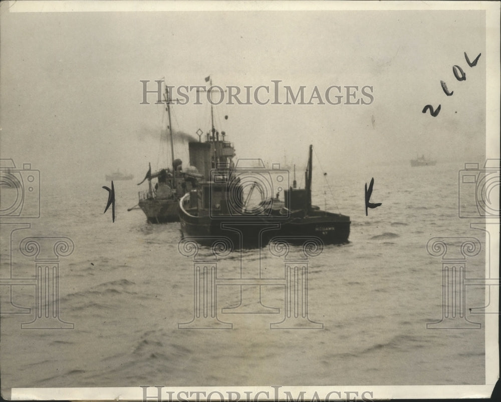 1930 Press Photo The Isabel &amp; The Mohawk in Heavy Fog Lontauk Point Long Island - Historic Images