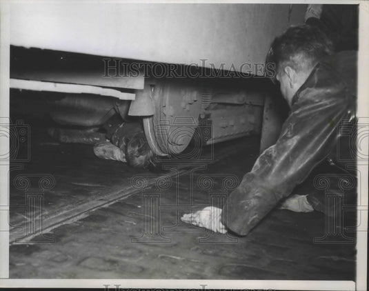 1948 Press Photo Robert Schmidt Age 7 Trapped Under Trolley Dies at Hospital - Historic Images