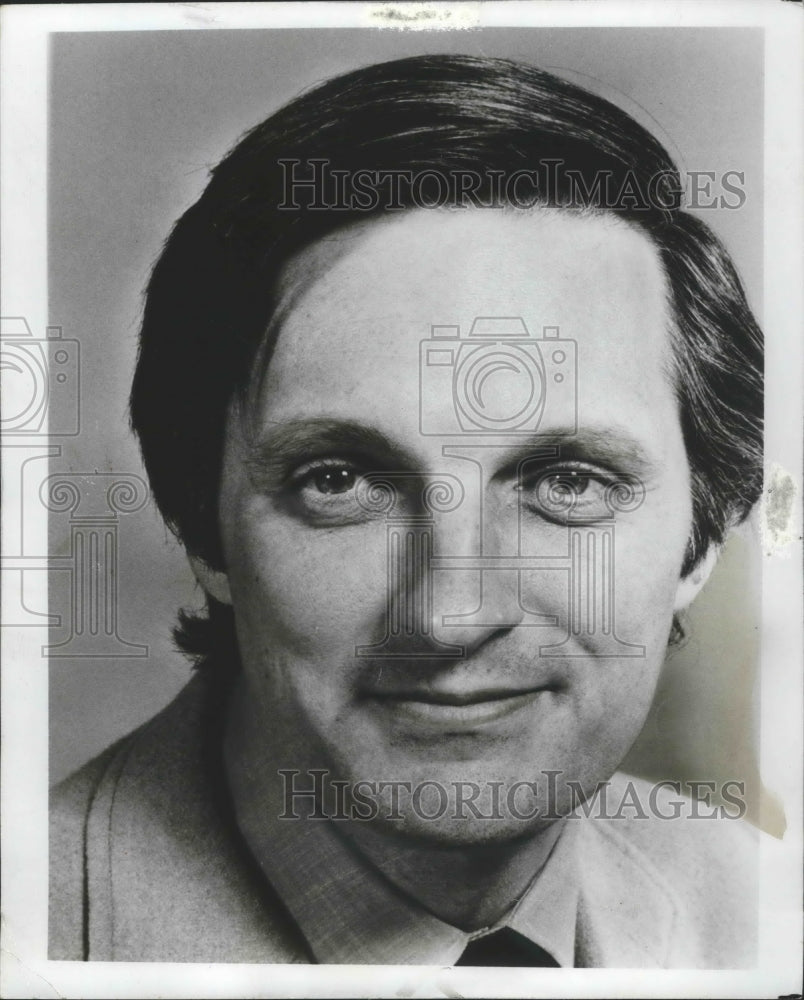 1975 Press Photo Actor Alan Alda - Historic Images